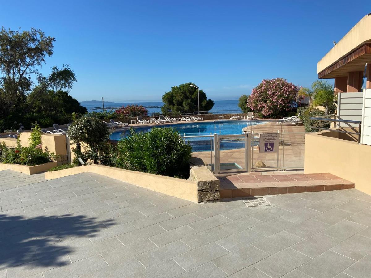 F2 Vue Mer Dans Residence Avec Piscine Ajaccio  Exterior foto